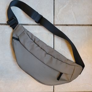 Everlane The RenewTransit Fanny Pack